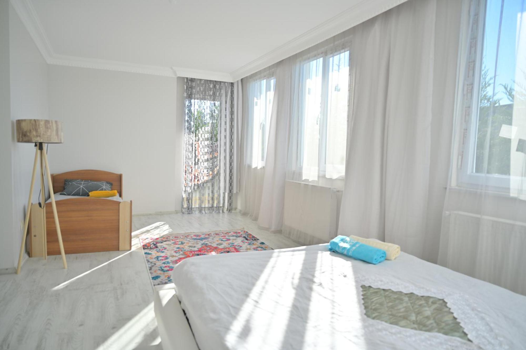 Ahmet Teacher Hotel,6 Minutes From The Airport Arnavutkoy Esterno foto